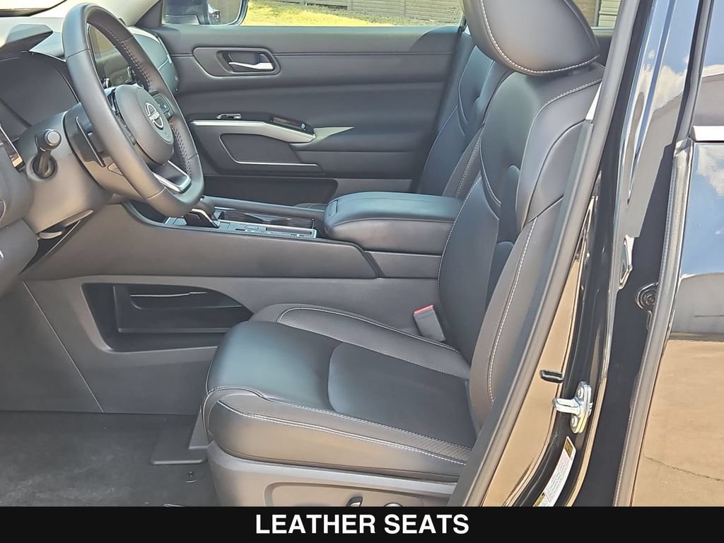 Used 2025 Nissan Pathfinder SL FWD image 11