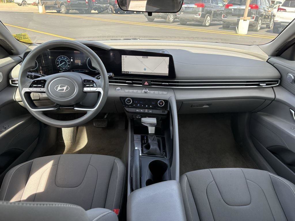 Used 2024 Hyundai Elantra SEL image 11