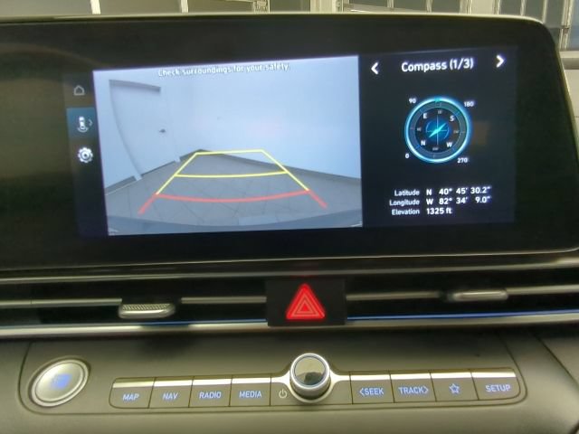 Used 2025 Hyundai Elantra SEL FWD image 21