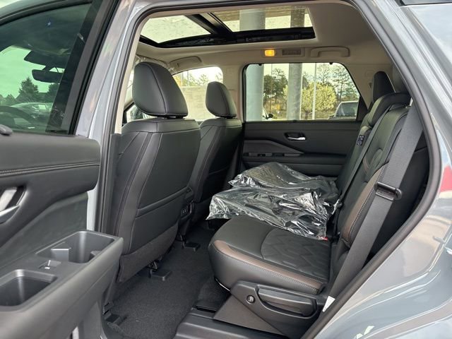 New 2026 Nissan Pathfinder Platinum w/ Accent Package AWD/4WD image 8