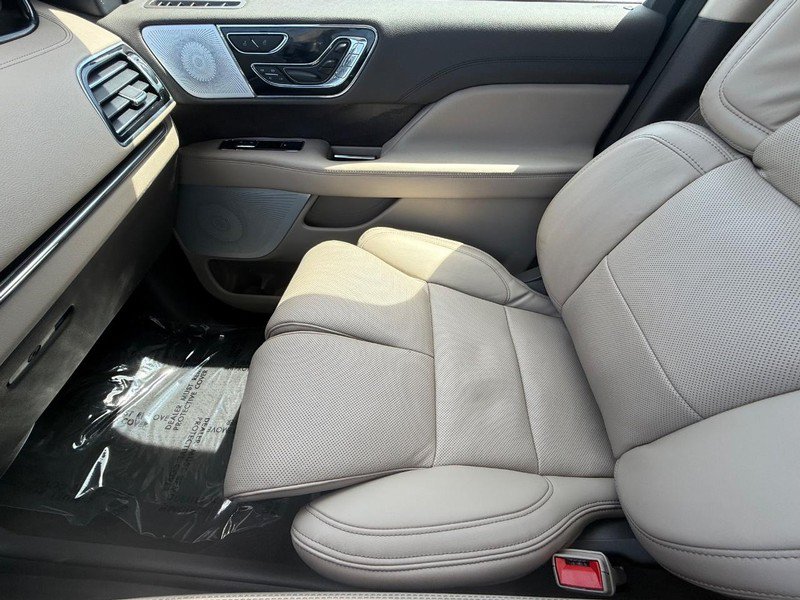 Certified 2024 Lincoln Navigator Reserve AWD/4WD image 25