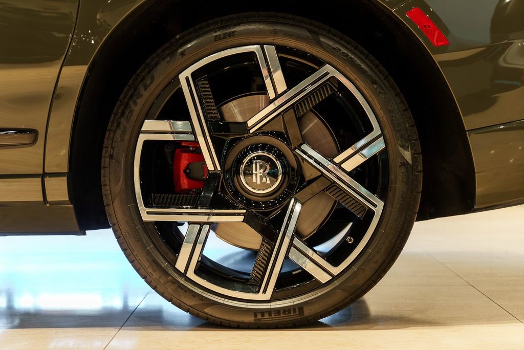 Used 2025 Rolls-Royce Cullinan Black Badge AWD/4WD image 12