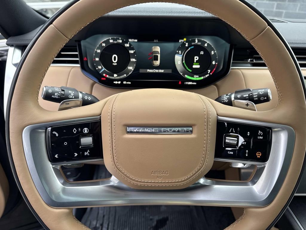 Certified 2025 Land Rover Range Rover SE image 26