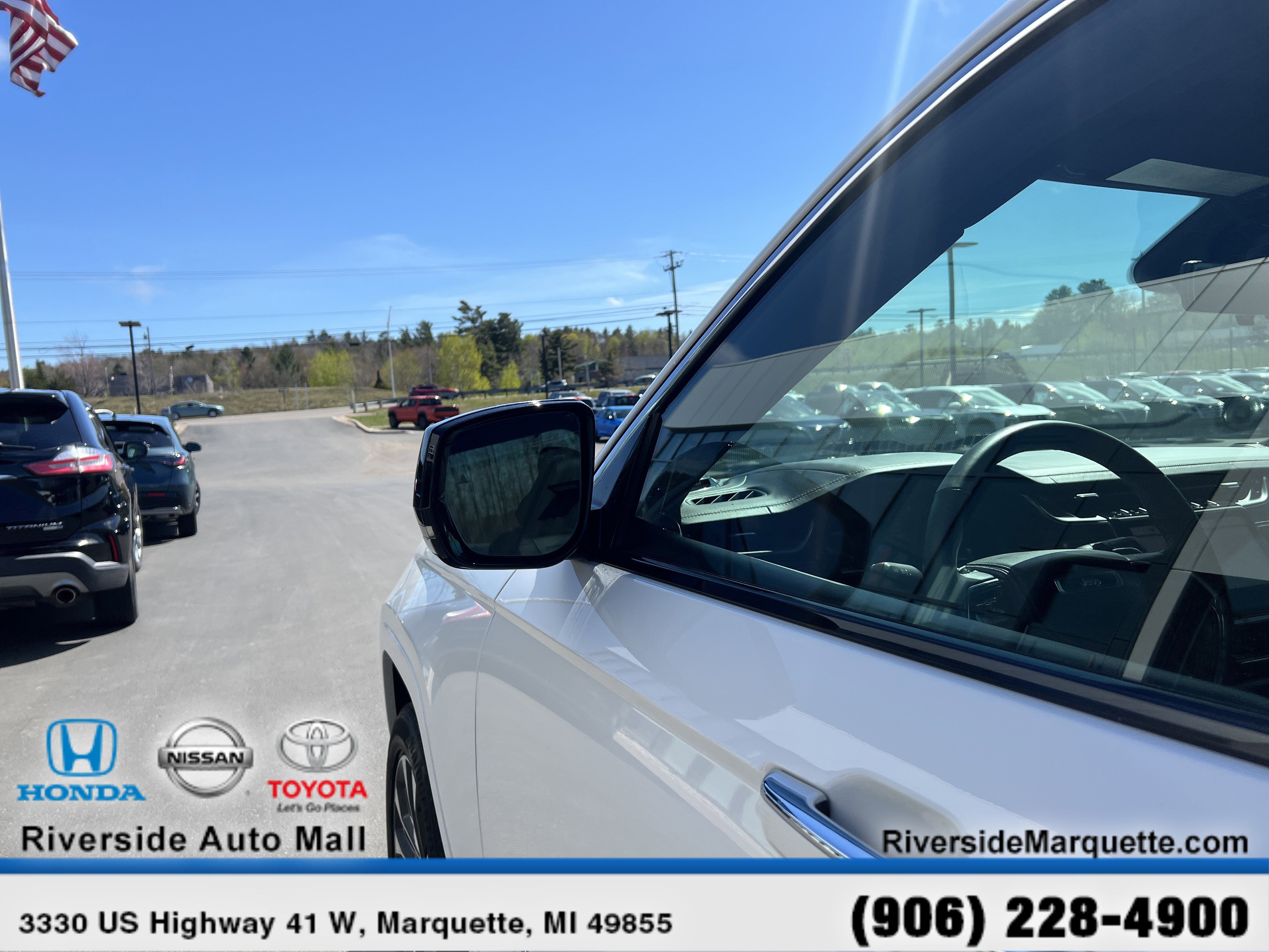 Used 2022 Jeep Grand Cherokee L Overland w/ Luxury Tech Group IV AWD/4WD image 5