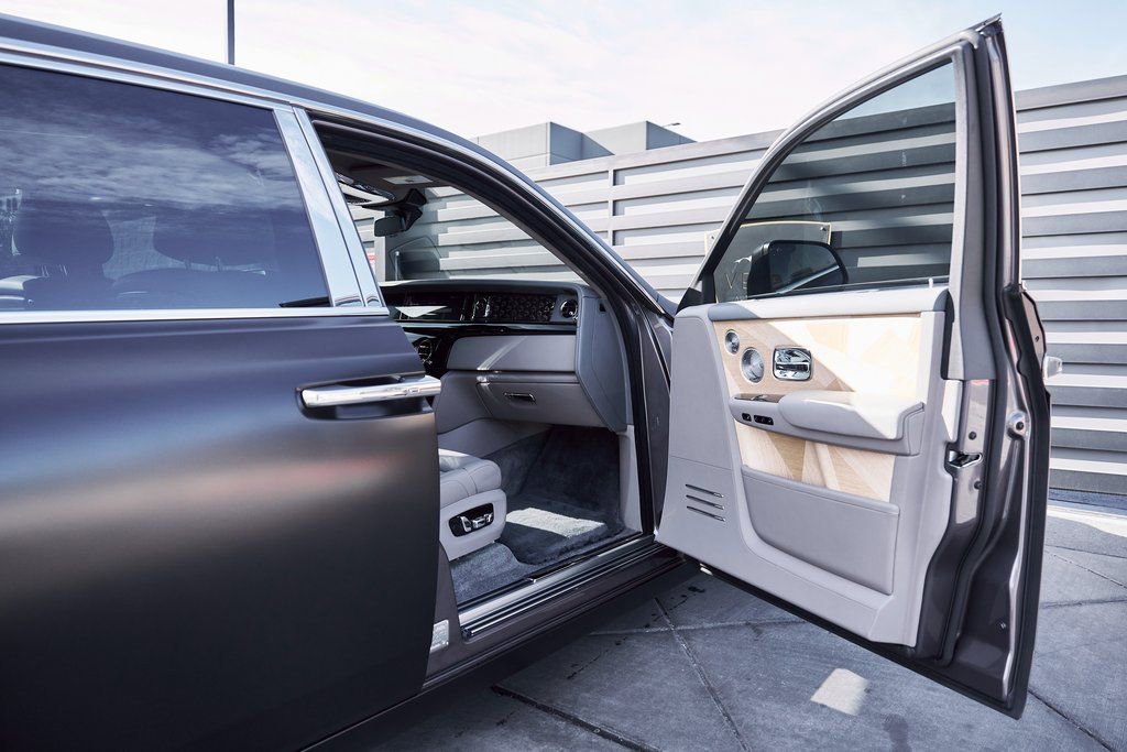 Used 2025 Rolls-Royce Phantom Sedan RWD image 24