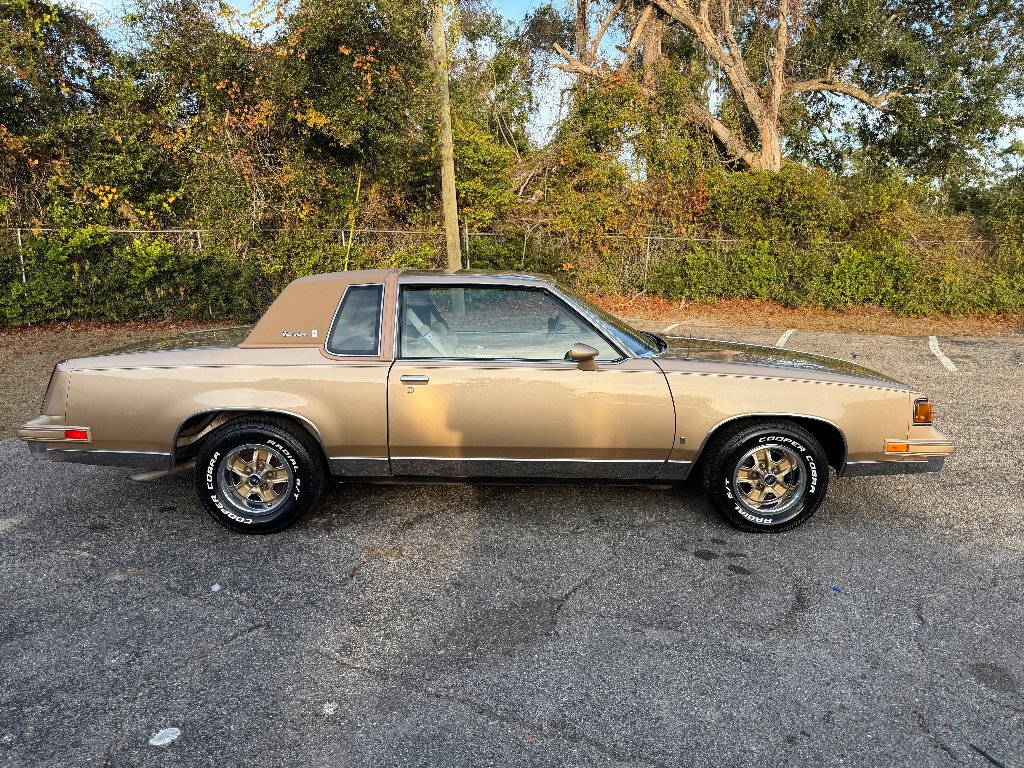 Used 1987 Oldsmobile Cutlass Supreme Brougham image 3