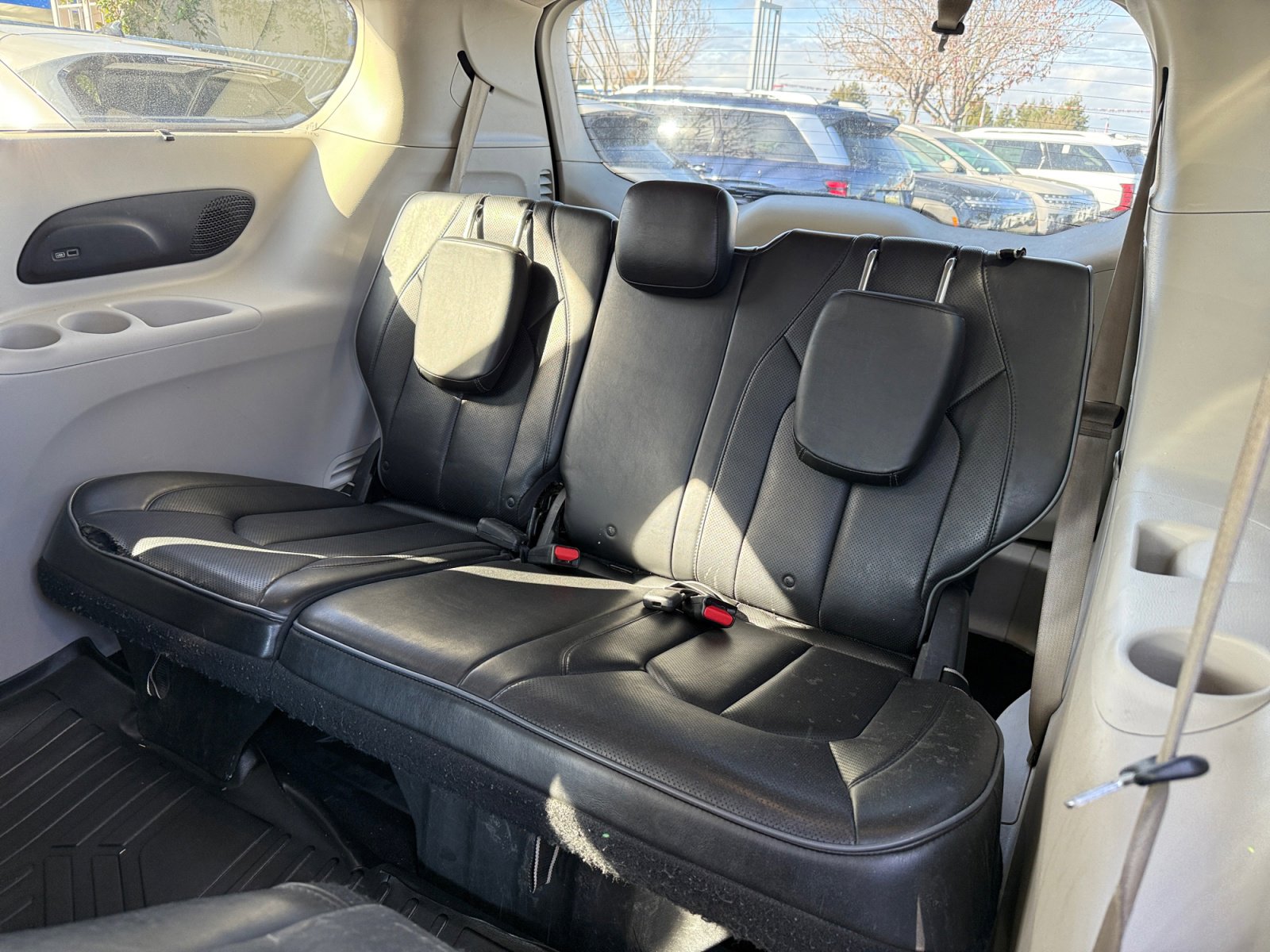 Used 2018 Chrysler Pacifica Limited image 21