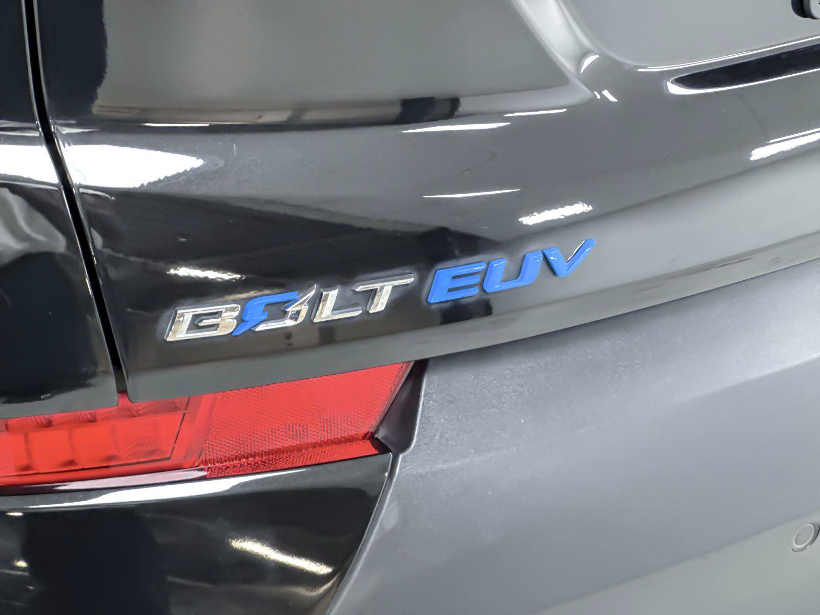Used 2022 Chevrolet Bolt EUV Premier w/ Sun & Sound Package FWD image 25