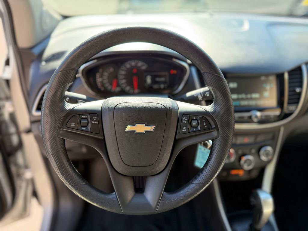 Used 2017 Chevrolet Trax LT AWD/4WD image 6