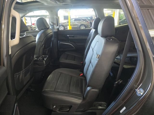 Used 2024 Kia Telluride SX Prestige w/ Towing Package AWD/4WD image 11