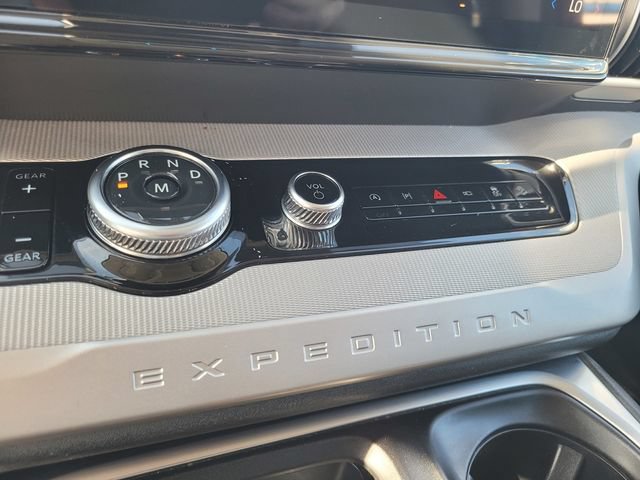 Used 2025 Ford Expedition Active AWD/4WD image 24