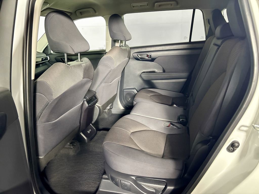 Used 2023 Toyota Highlander L image 20