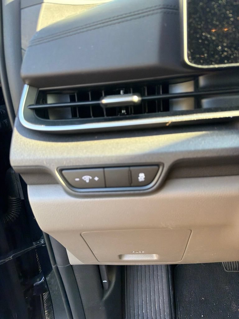 Certified 2025 Kia Carnival EX FWD image 17