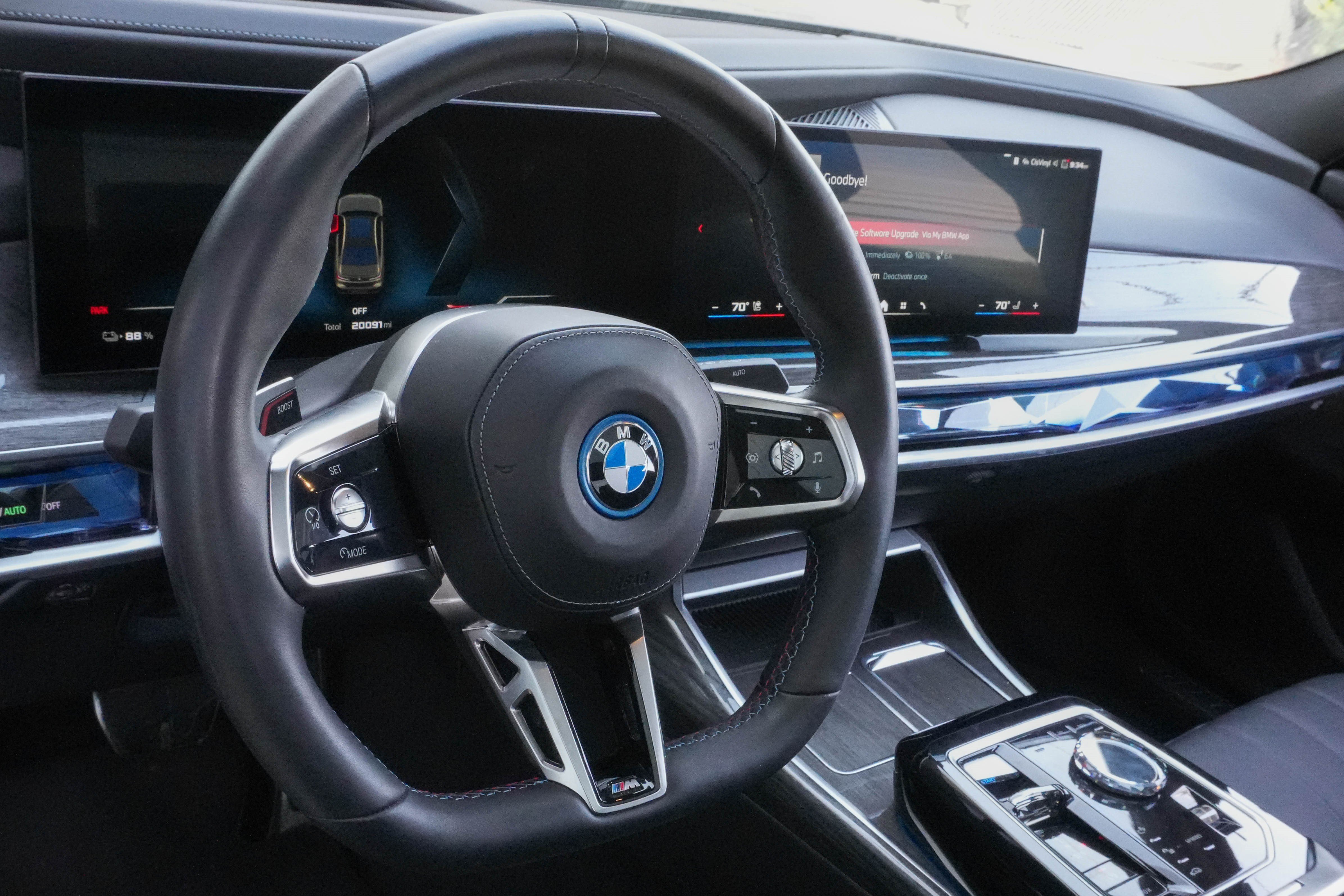 Certified 2024 BMW i7 M70 w/ Premium Package AWD/4WD image 10