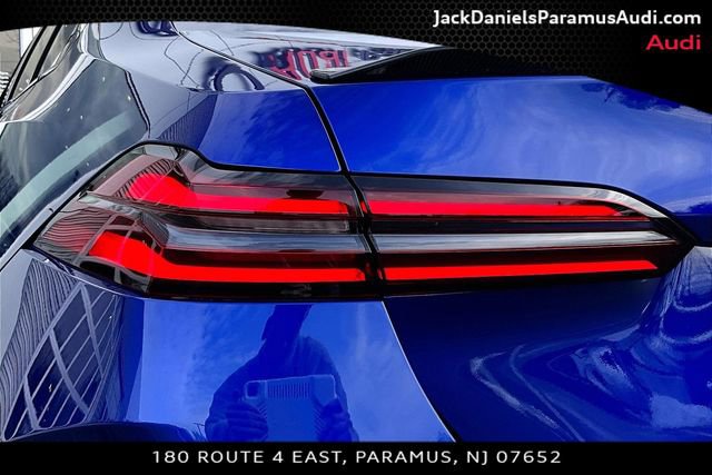 Used 2025 BMW M5 w/ Carbon Package image 23