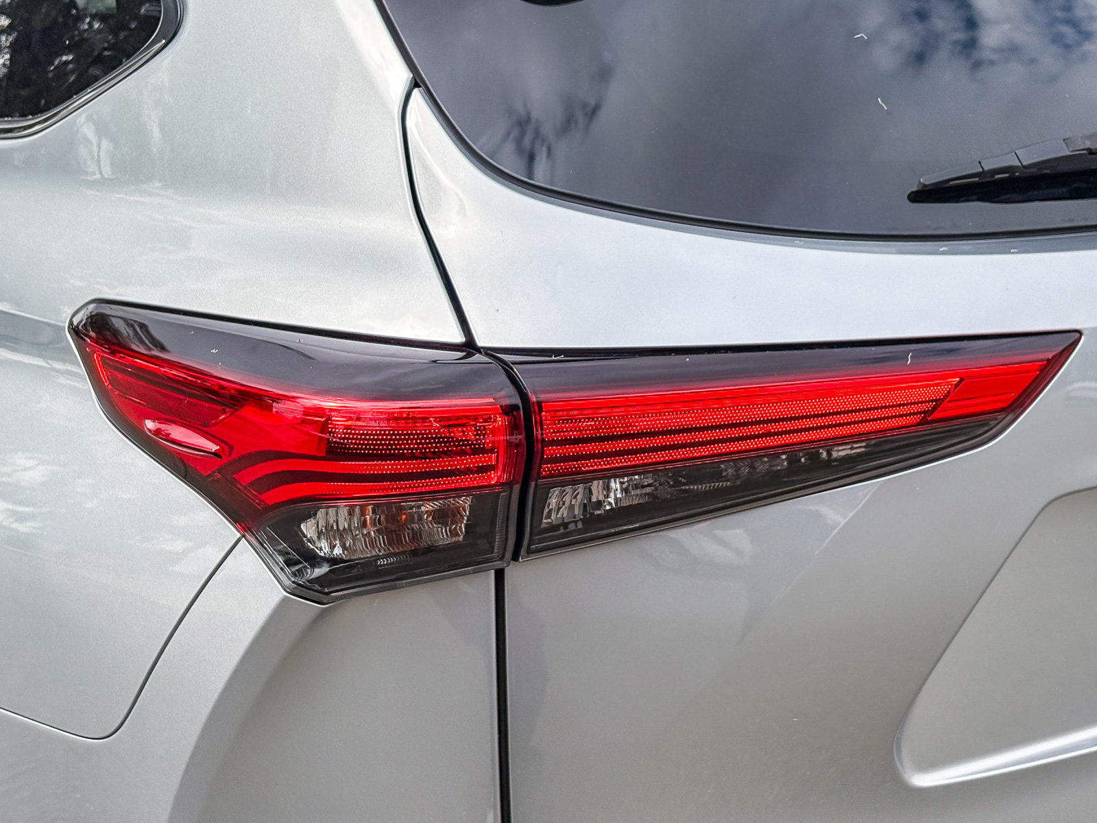 Used 2021 Toyota Highlander XLE FWD image 9