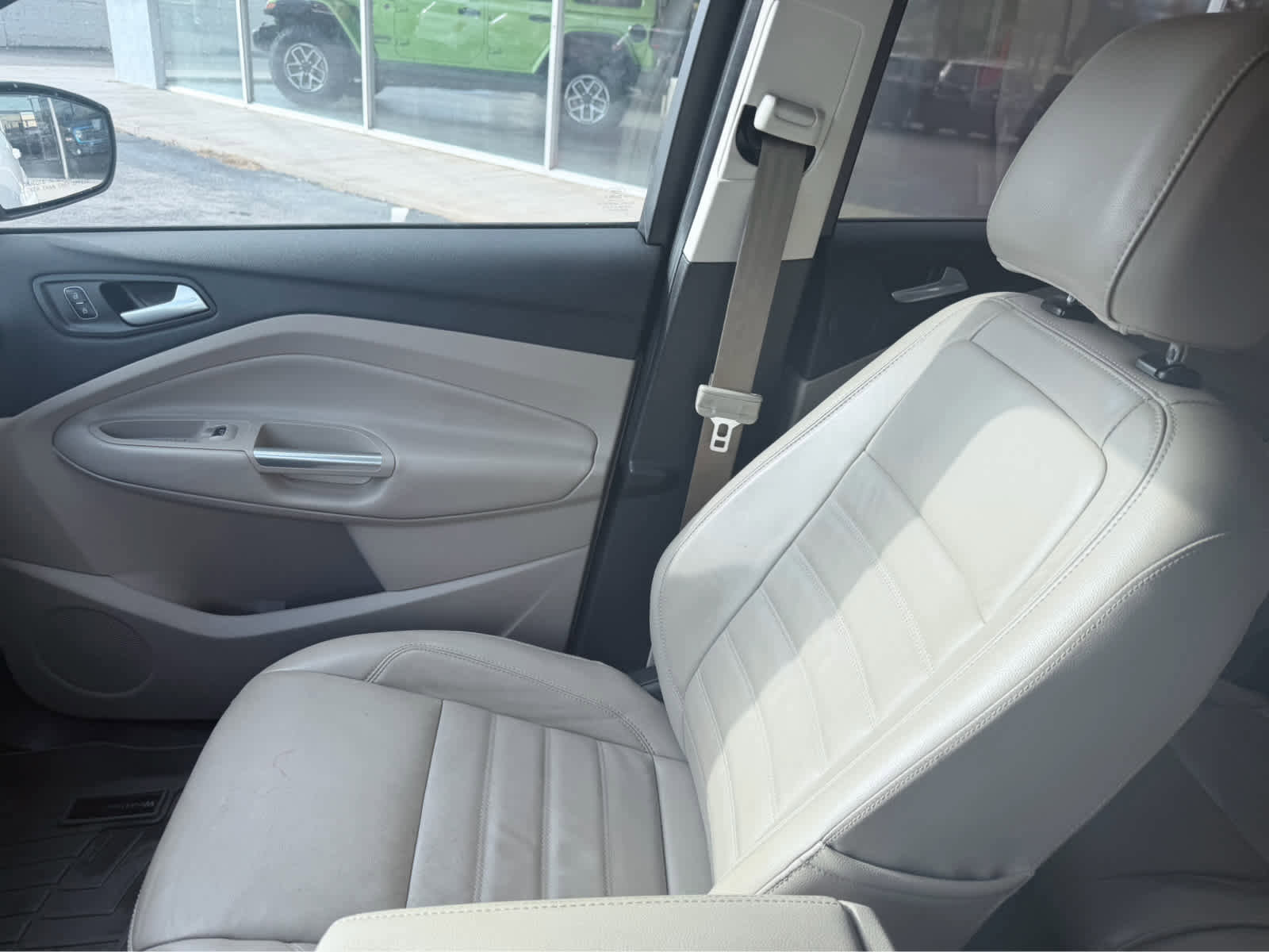 Used 2017 Ford Escape Titanium image 30