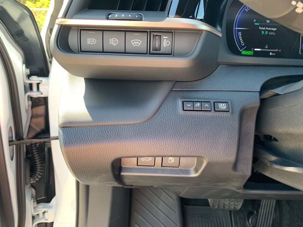 New 2025 Toyota Crown Signia image 28