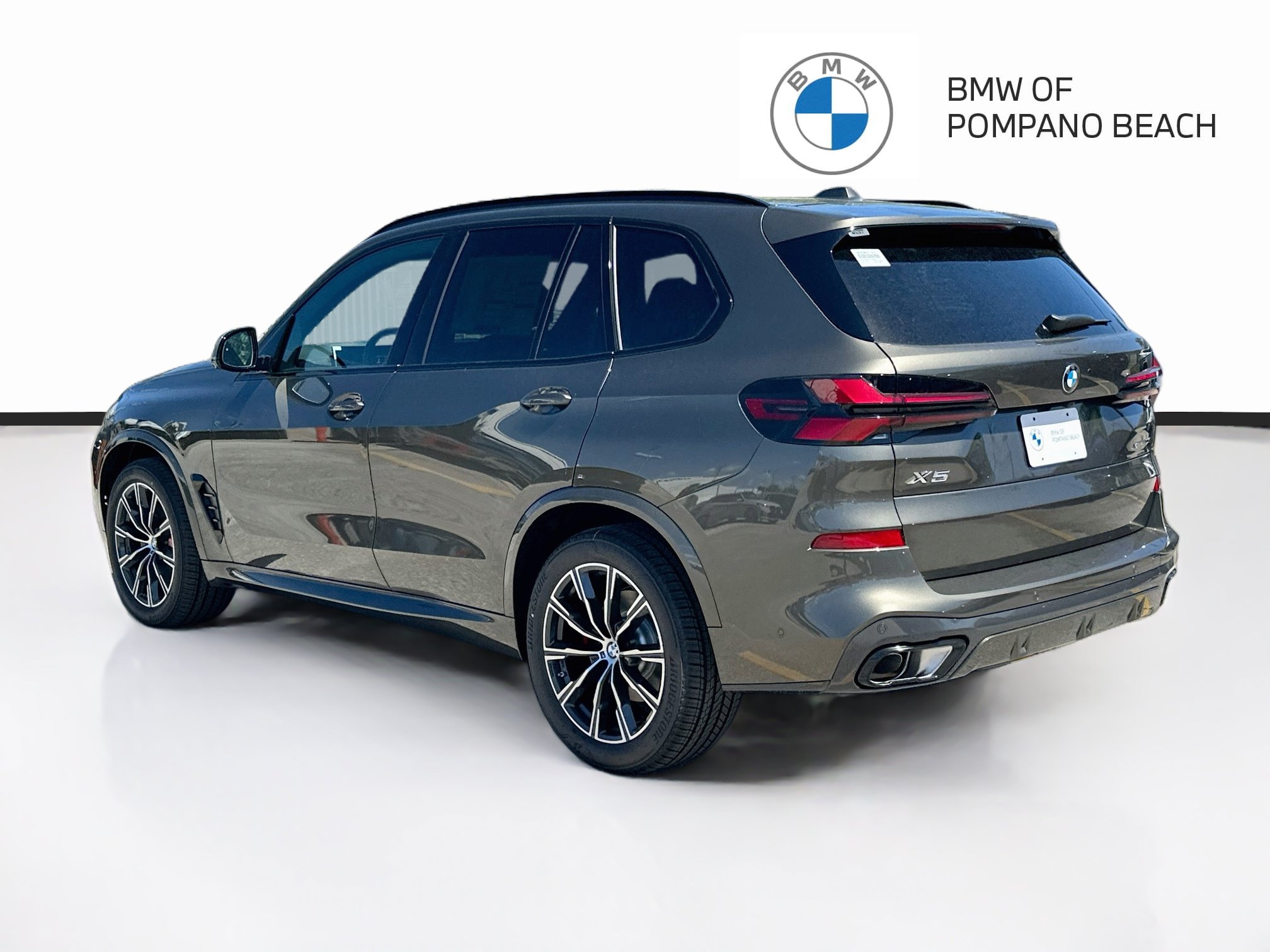 New 2026 BMW X5 xDrive40i w/ M Sport Package AWD/4WD image 4