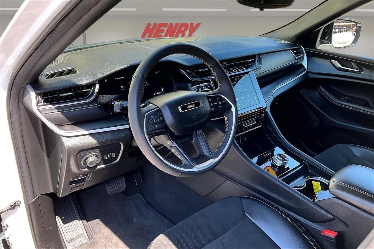 Used 2024 Jeep Grand Cherokee Altitude AWD/4WD image 18
