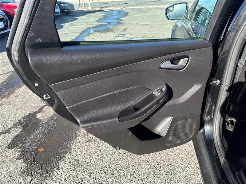 Used 2014 Ford Focus SE w/ Equipment Group 201A image 25