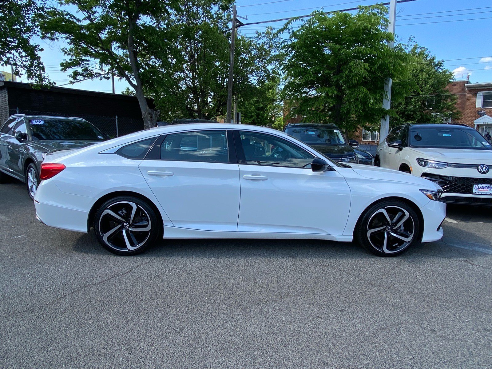Used 2022 Honda Accord Sport Special Edition image 2