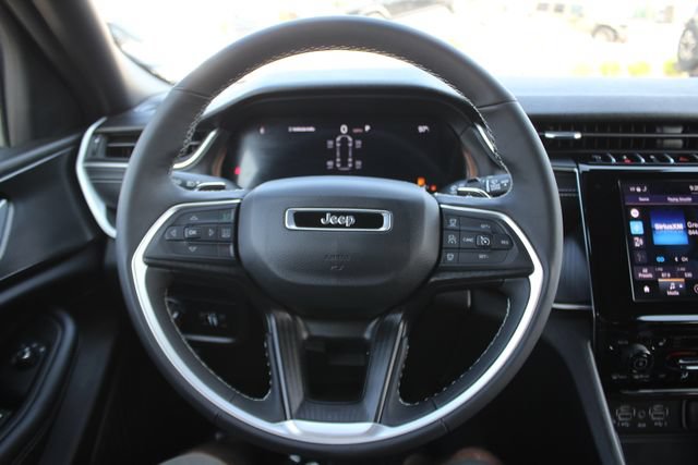 Used 2024 Jeep Grand Cherokee L Altitude AWD/4WD image 11