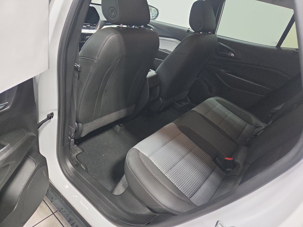 Used 2025 Chevrolet Trax LT w/ LT Convenience Package FWD image 24