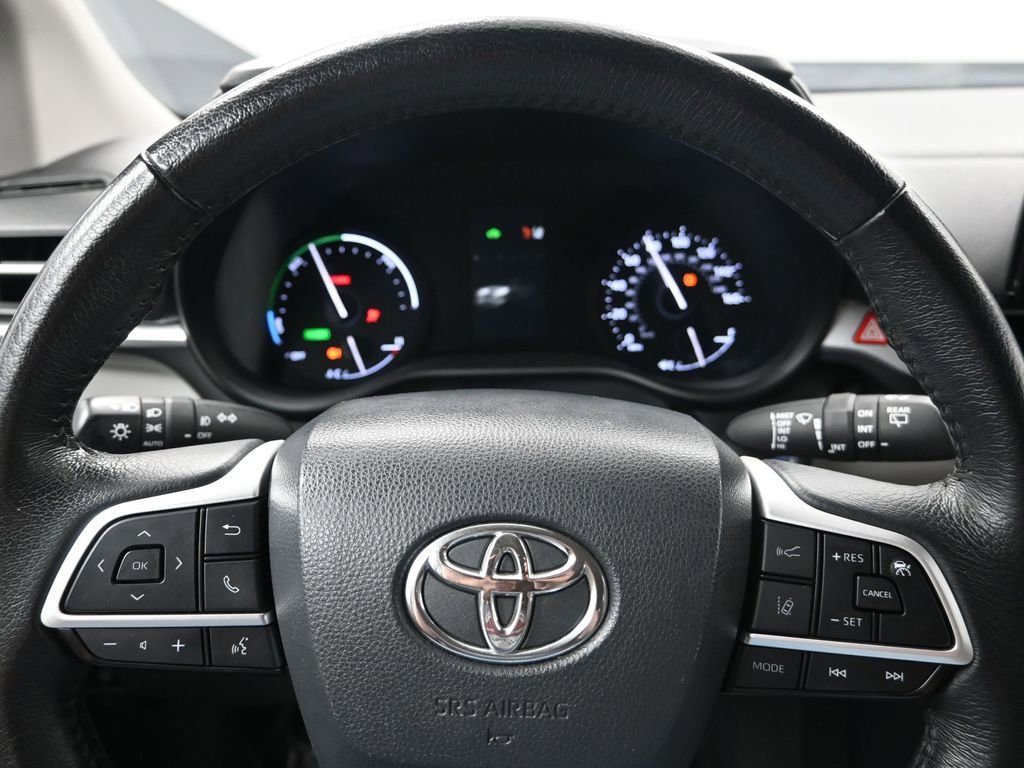 Used 2024 Toyota Sienna XLE image 15