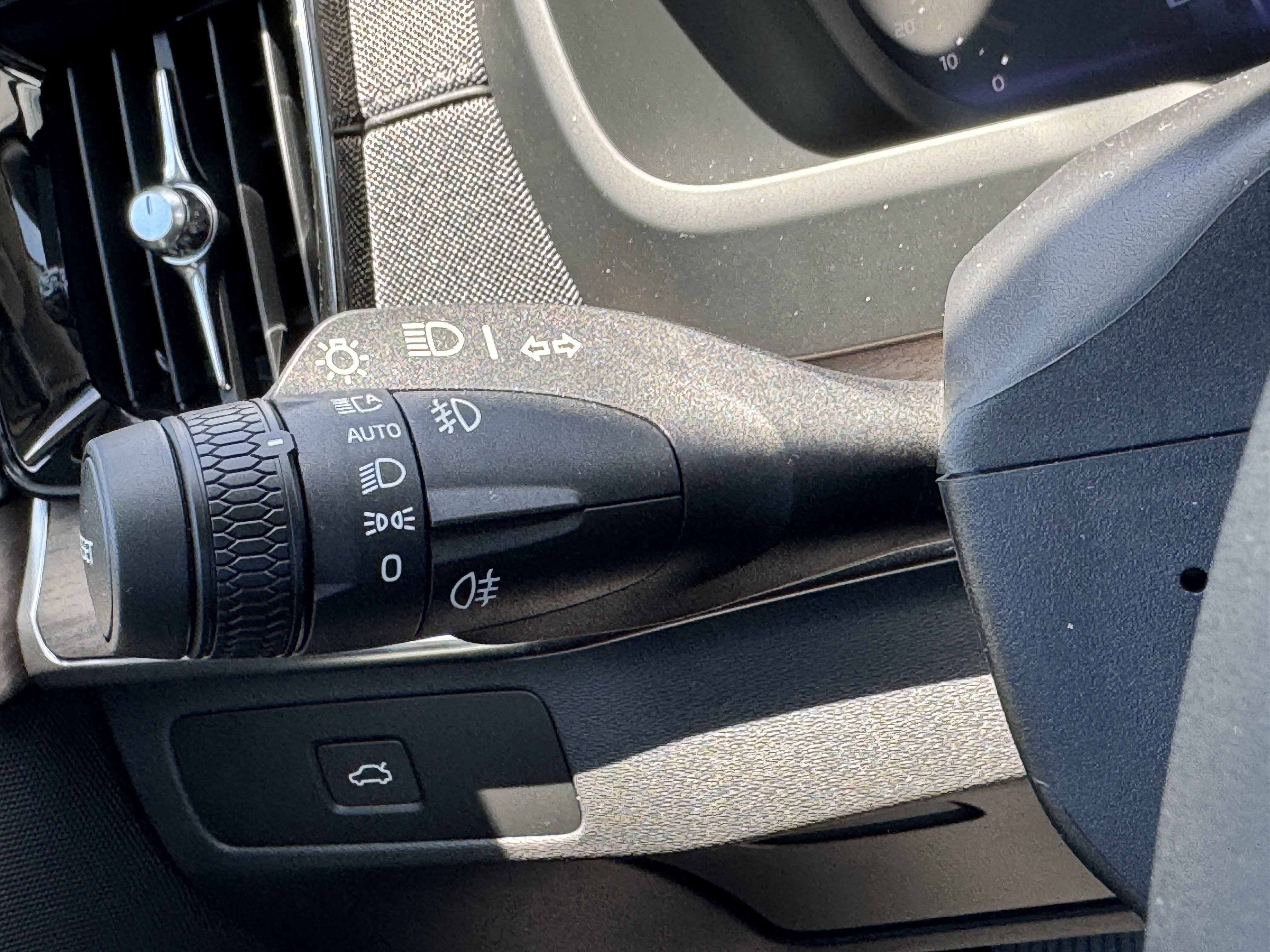 New 2026 Volvo XC90 B6 Core image 26