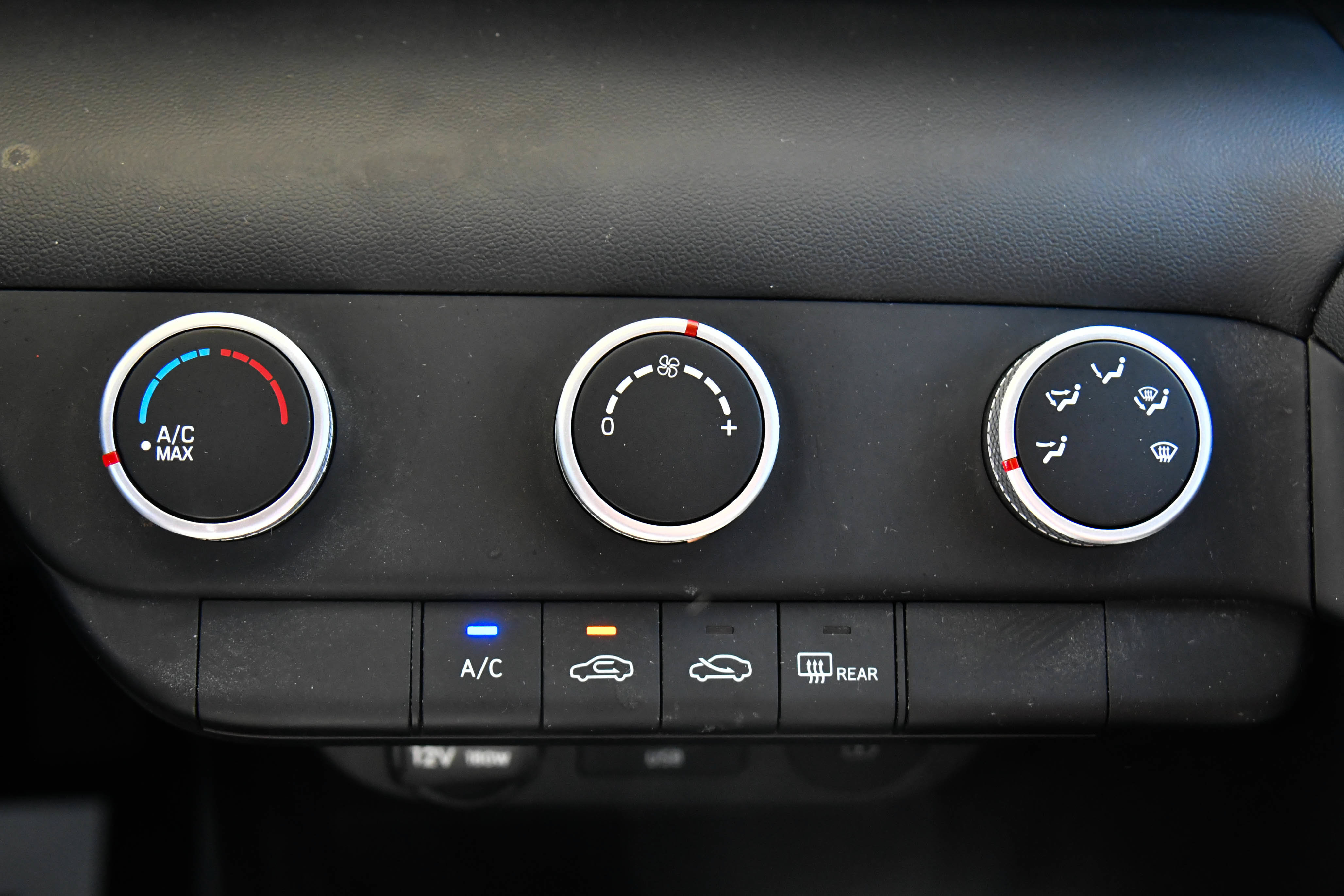 Used 2024 Hyundai Elantra SE FWD image 22
