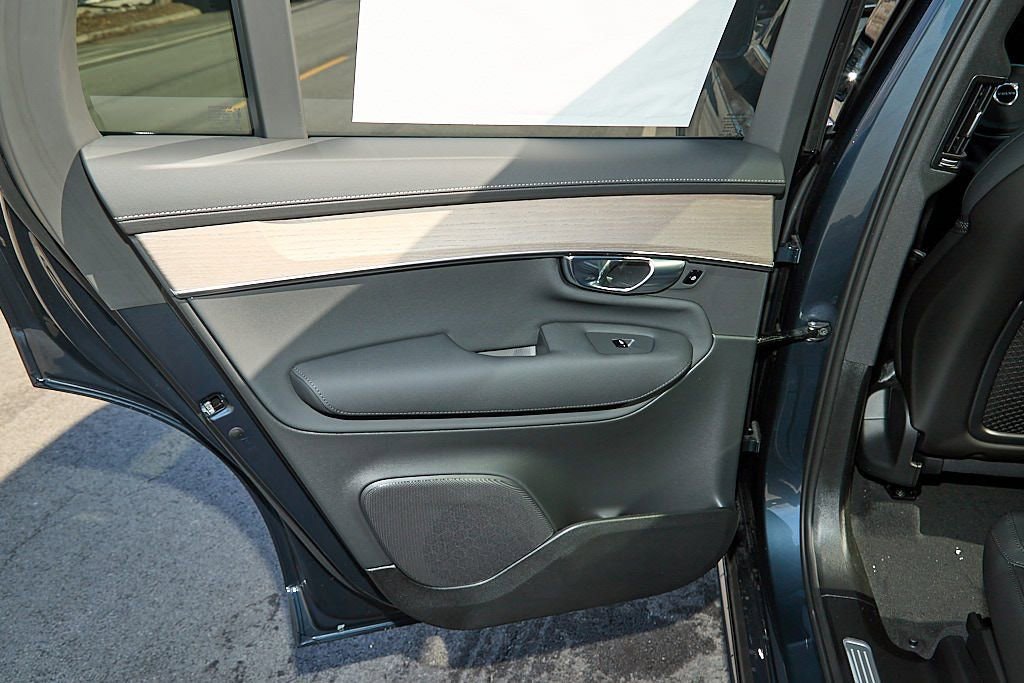 New 2026 Volvo XC90 B5 Plus w/ Protection Package image 18