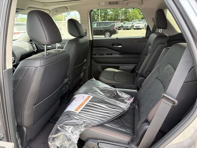 New 2026 Nissan Pathfinder Platinum AWD/4WD image 9