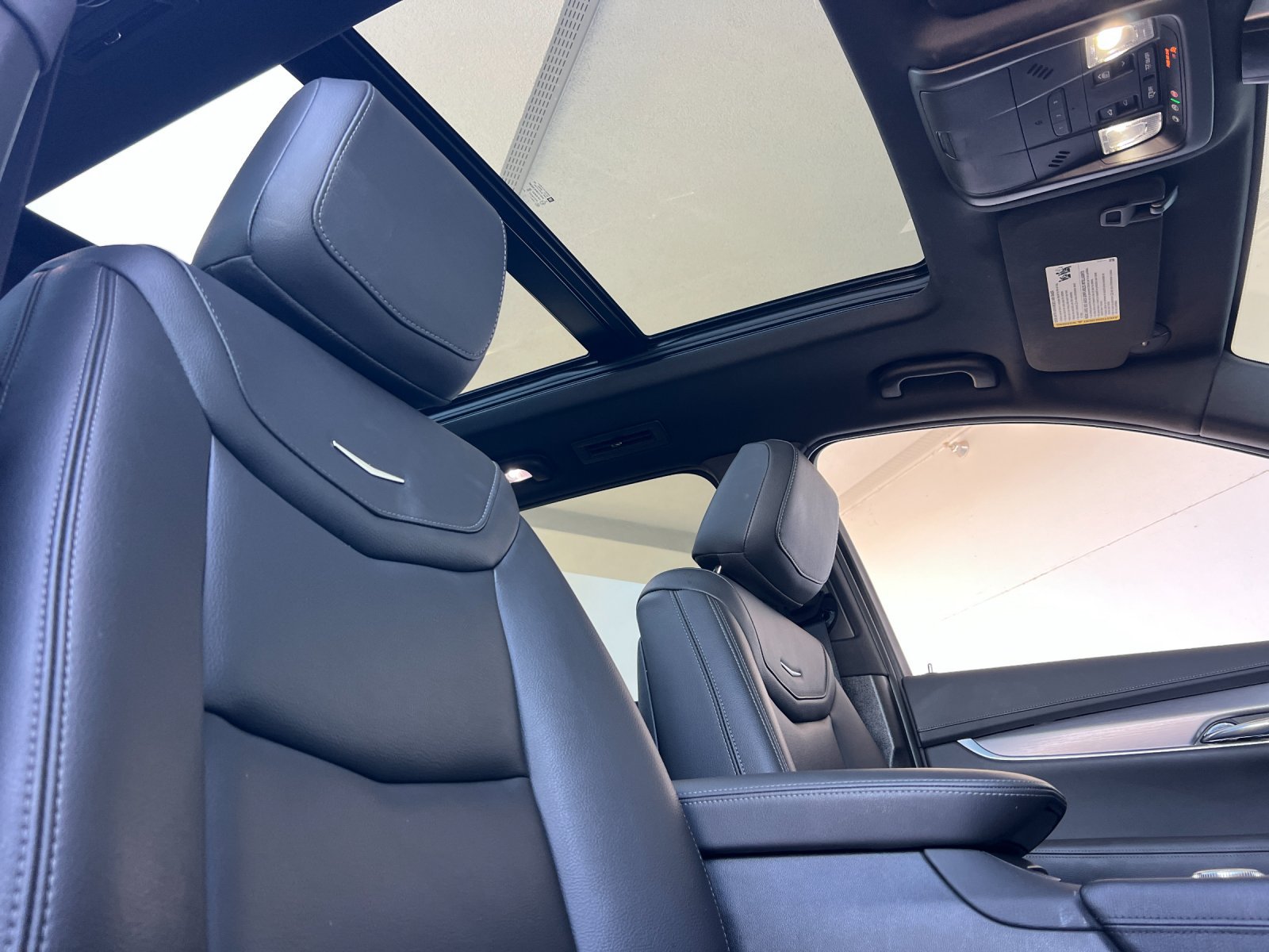 Certified 2025 Cadillac XT6 Luxury FWD image 17