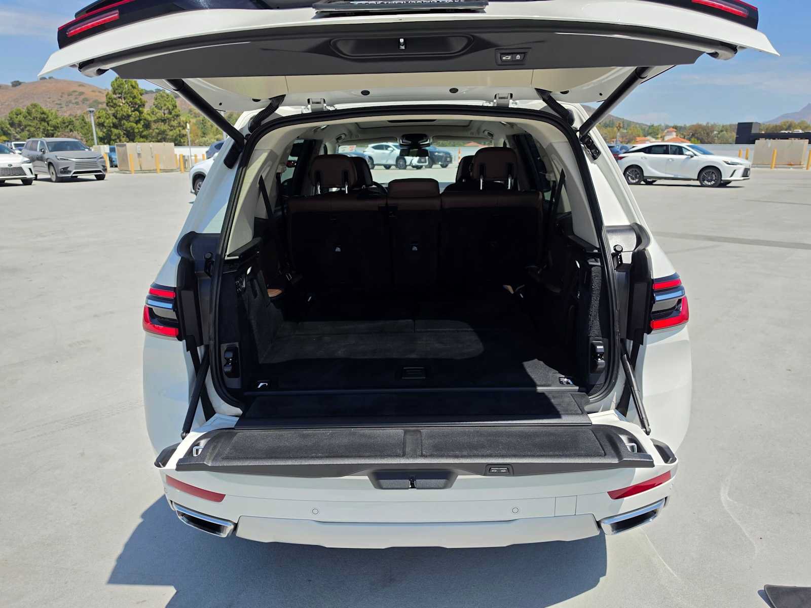 Used 2023 BMW X7 xDrive40i w/ Premium Package AWD/4WD image 16