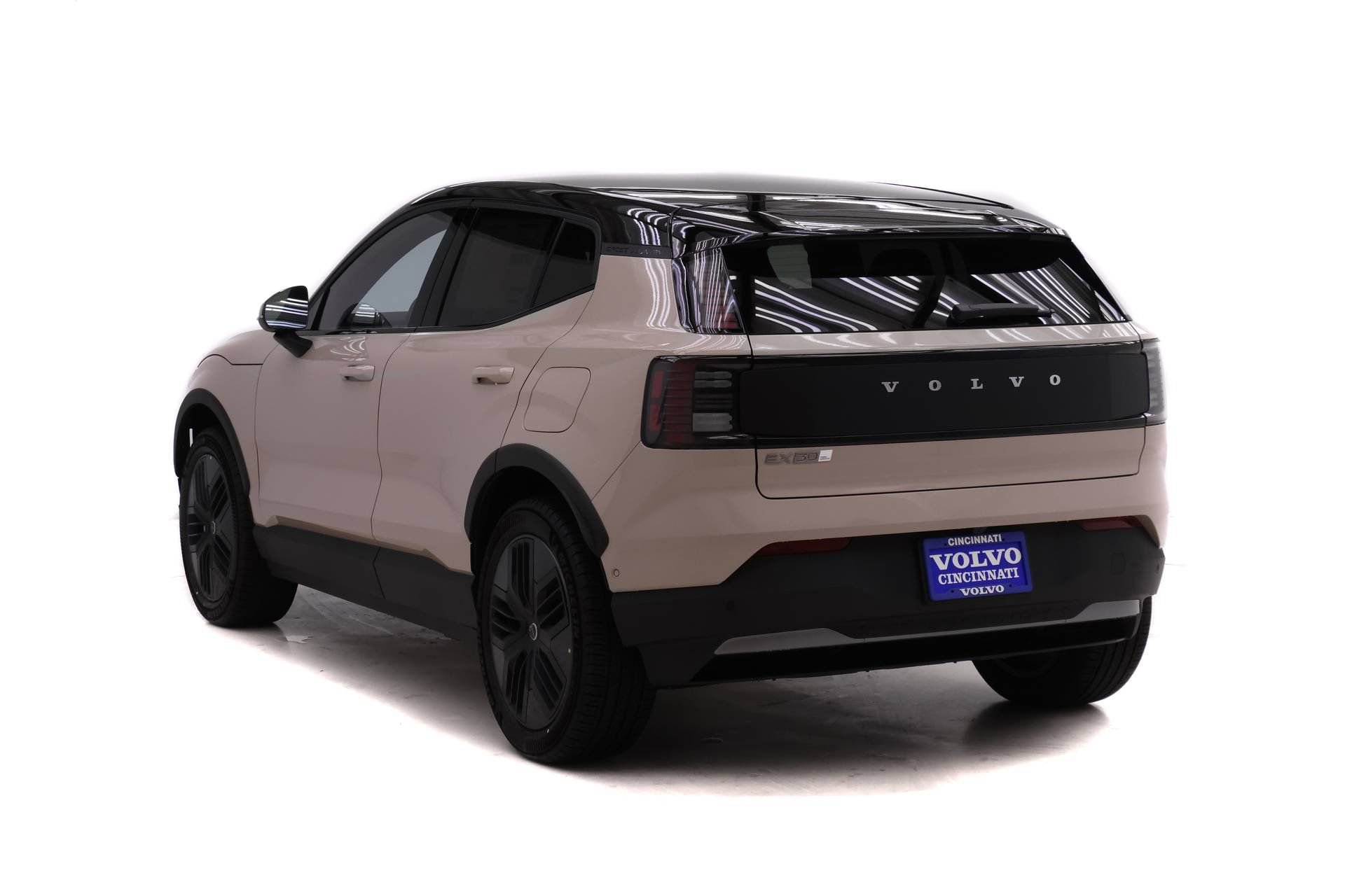 New 2026 Volvo EX30 Cross Country Ultra w/ Protection Package Premier AWD/4WD image 4