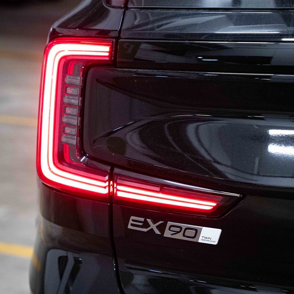 New 2025 Volvo EX90 Ultra image 4