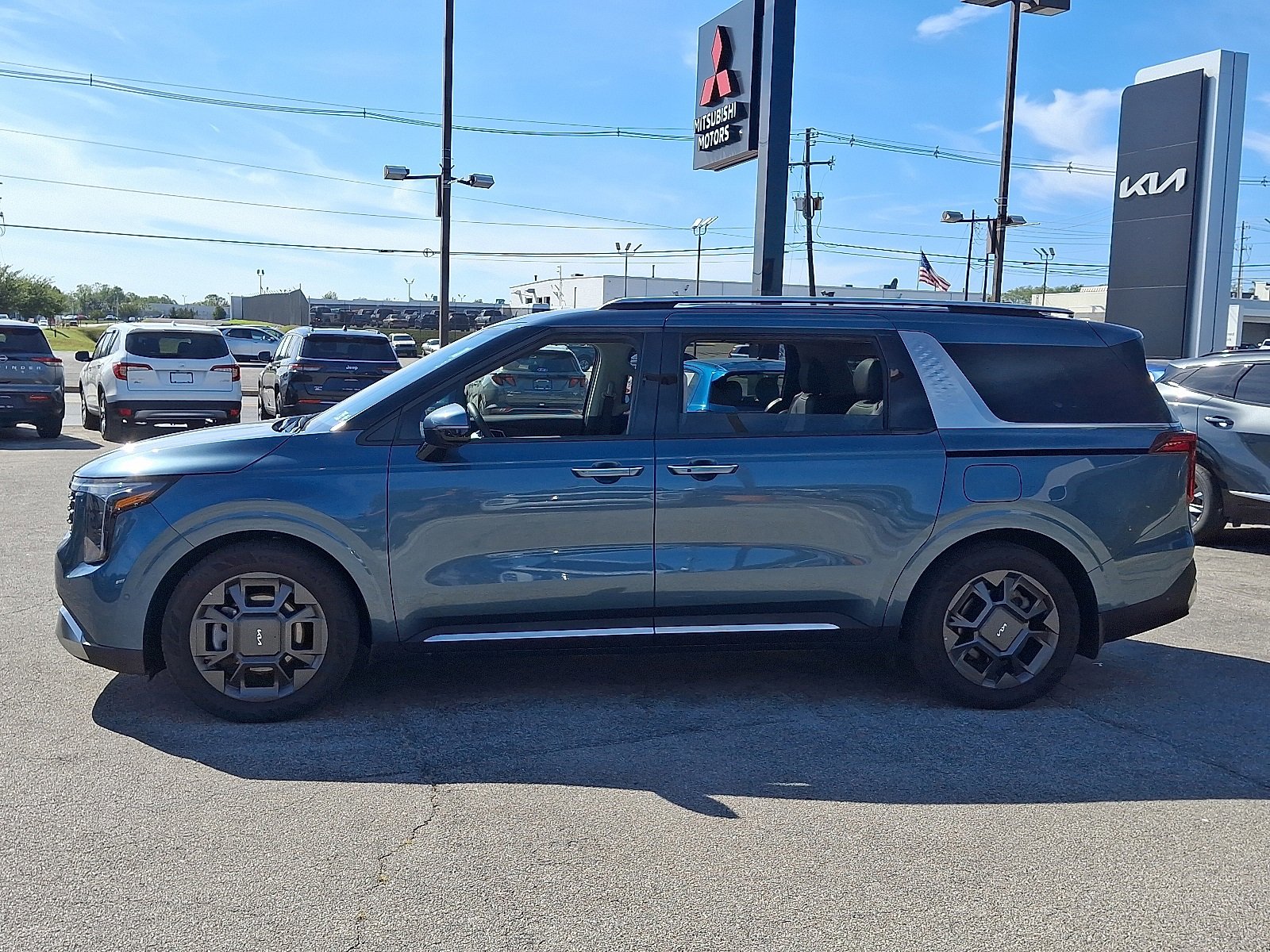 Used 2025 Kia Carnival SX image 4