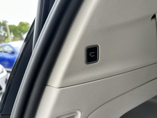Used 2023 Chrysler Pacifica Touring-L FWD image 26