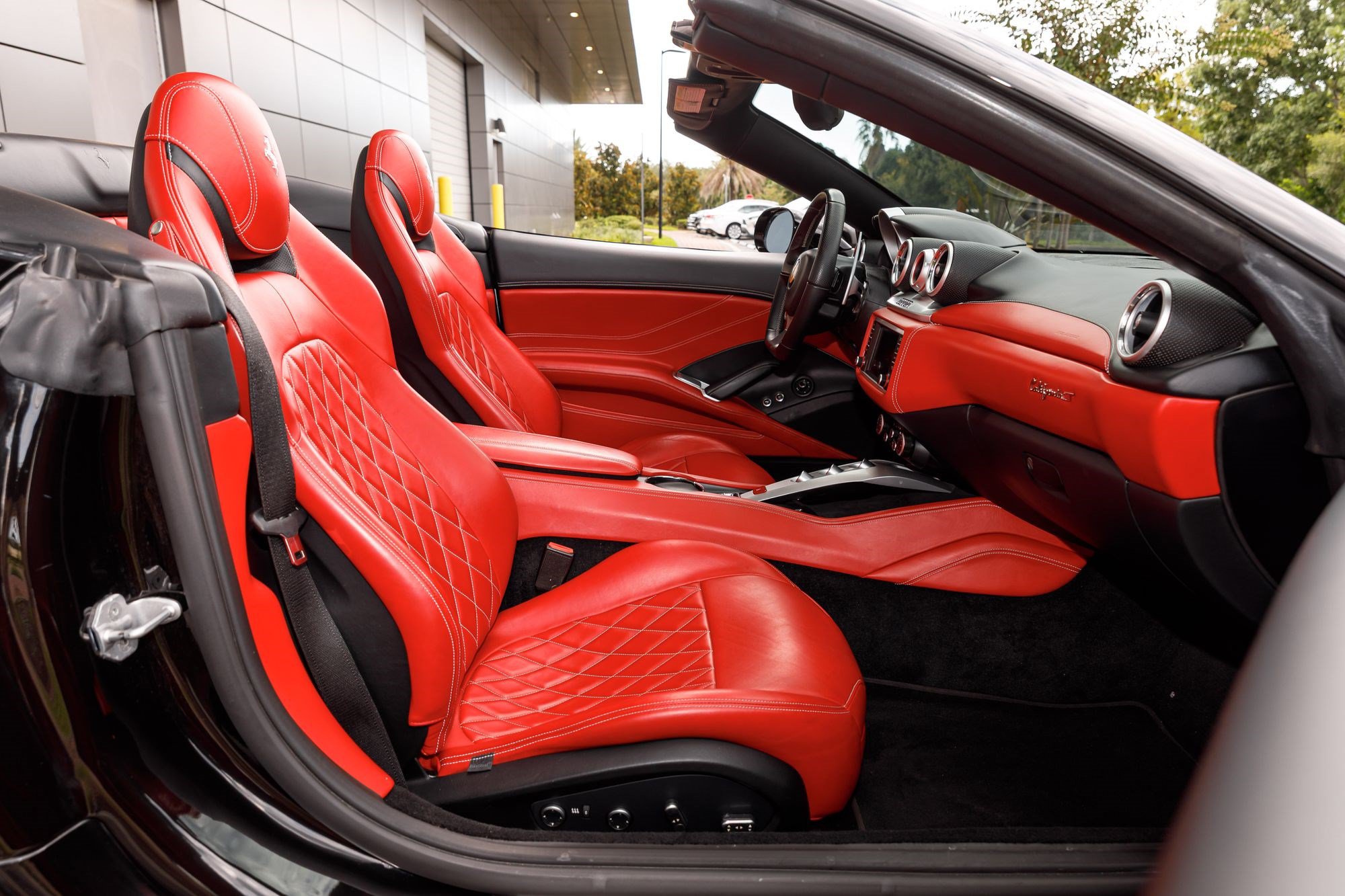 Used 2017 Ferrari California T RWD image 13