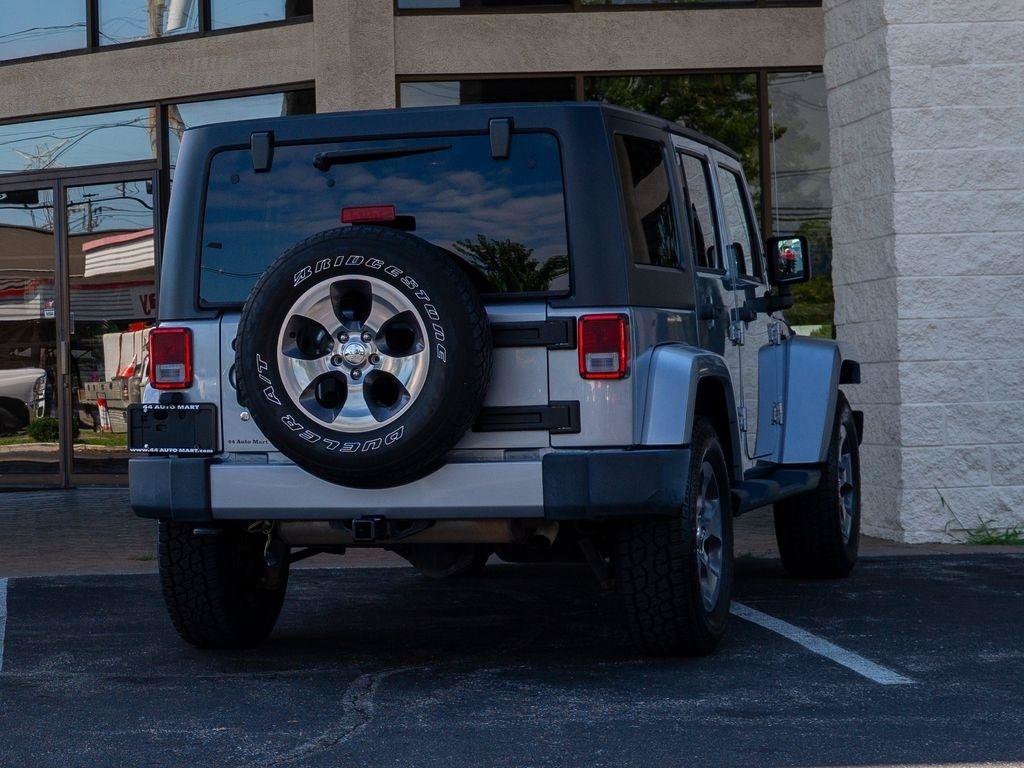 Used 2018 Jeep Wrangler Unlimited Sahara AWD/4WD image 3
