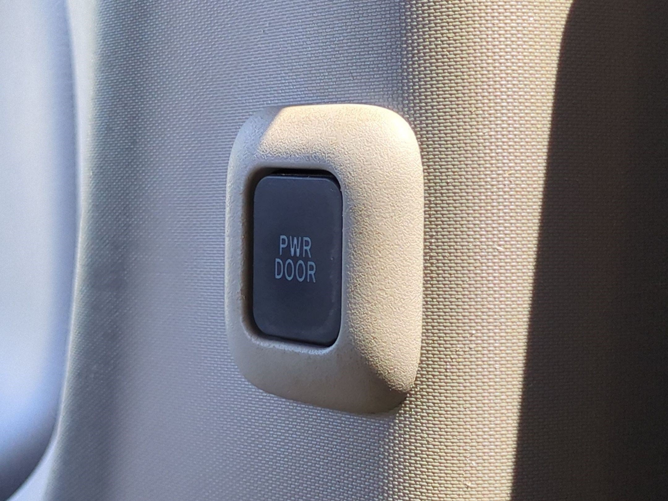 Used 2020 Toyota Sienna XLE FWD image 36