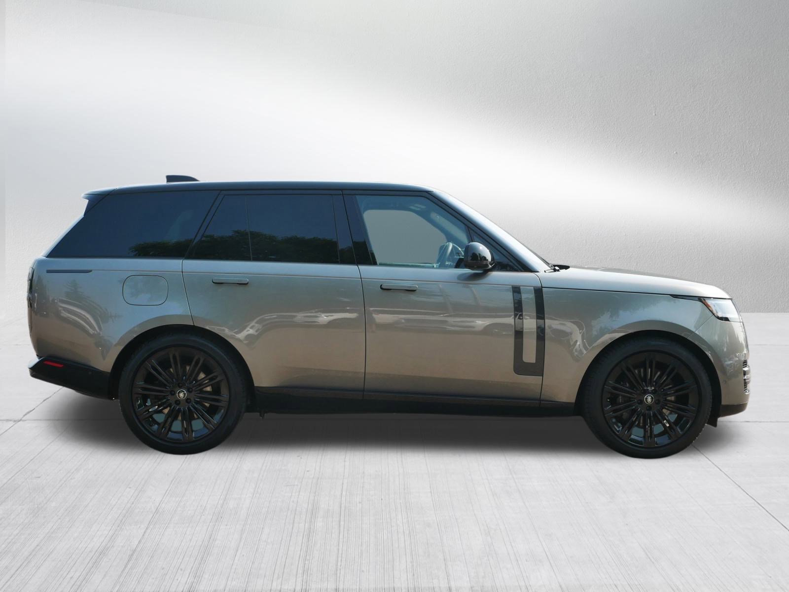 Used 2023 Land Rover Range Rover SE image 4