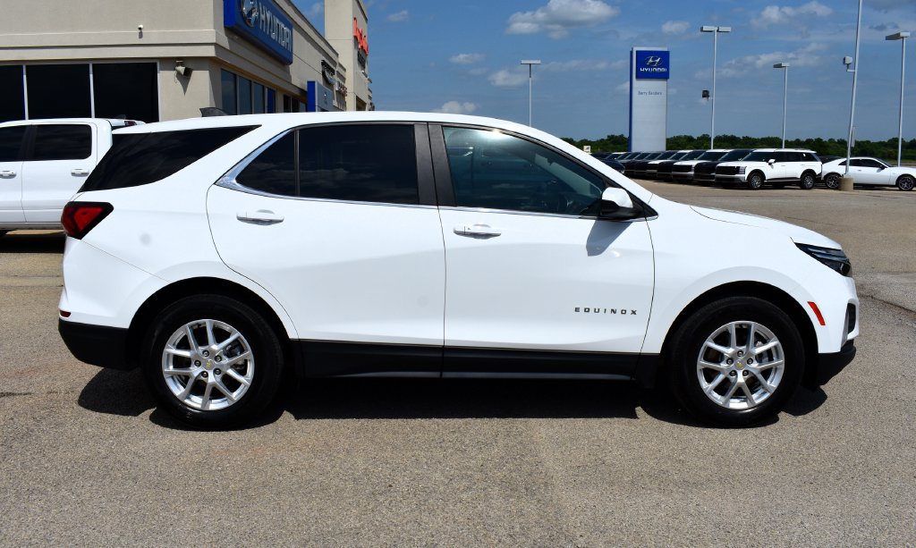 Used 2022 Chevrolet Equinox LT FWD image 2