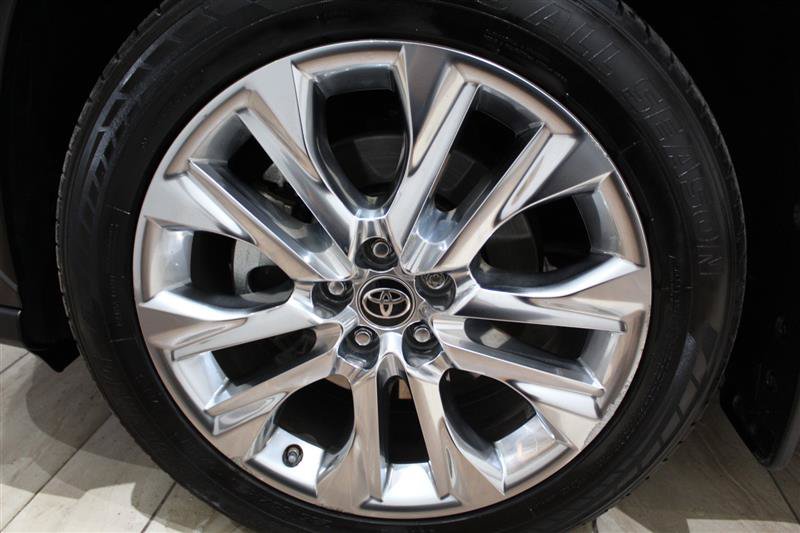 Used 2021 Toyota Highlander XLE AWD/4WD image 12