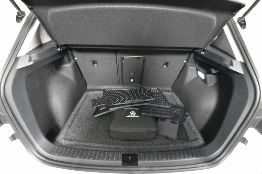 New 2025 Volkswagen Taos SEL image 15