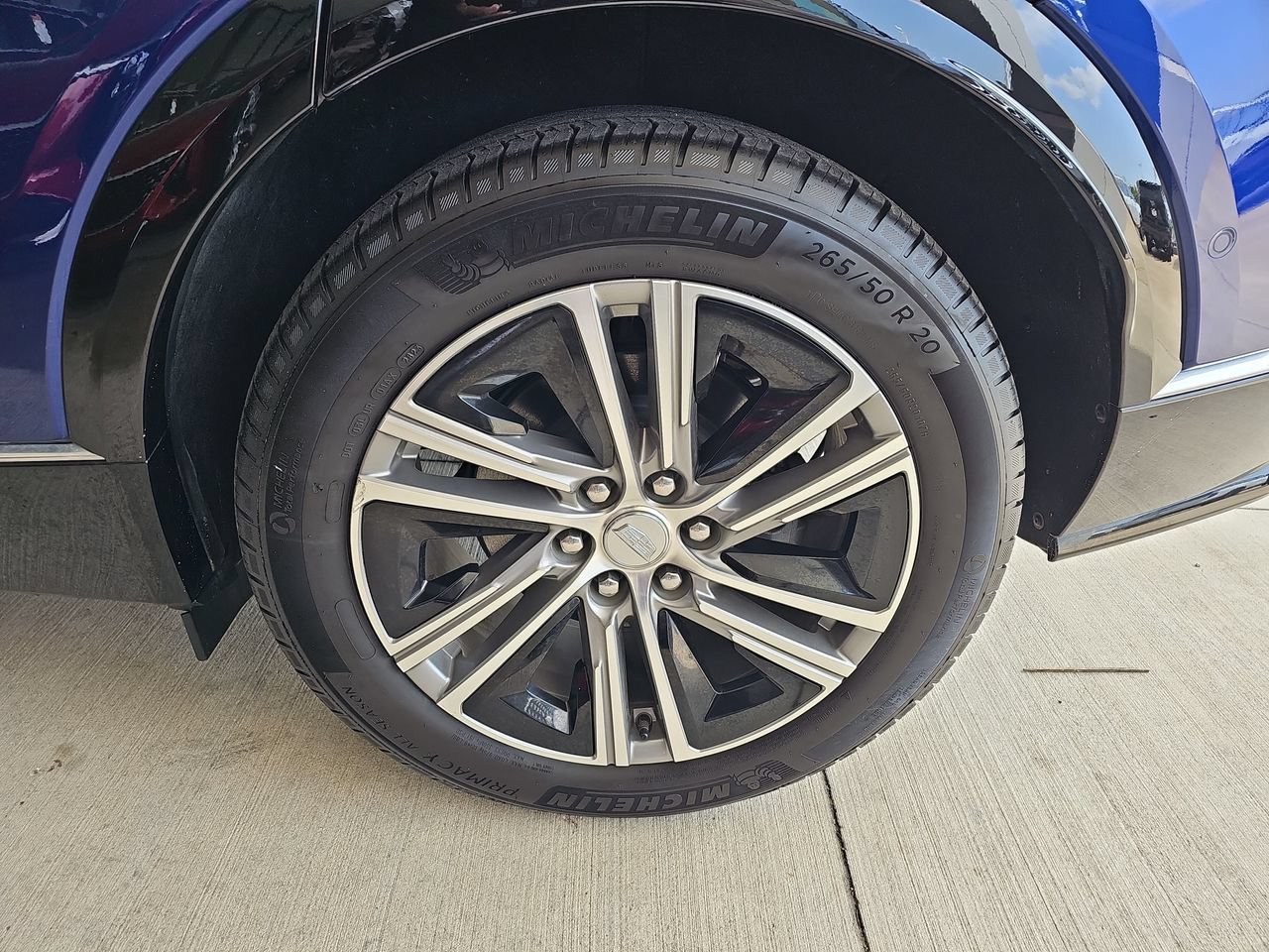 Certified 2024 Cadillac Lyriq Luxury AWD/4WD image 37