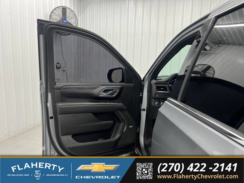 Used 2023 GMC Yukon XL SLT AWD/4WD image 8