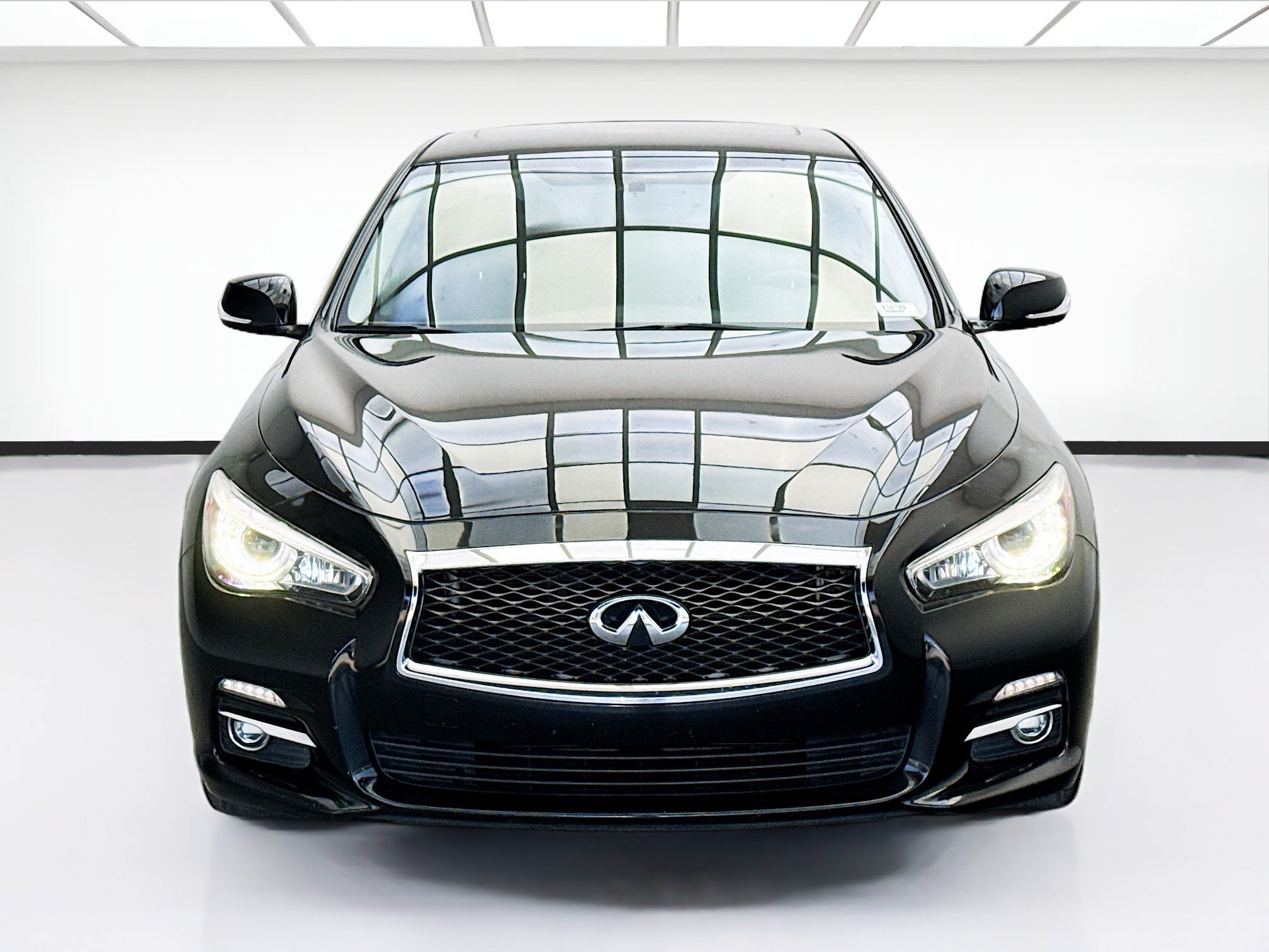 Used 2017 INFINITI Q50 3.0t Premium w/ 3.0T Premium Plus Package RWD image 2