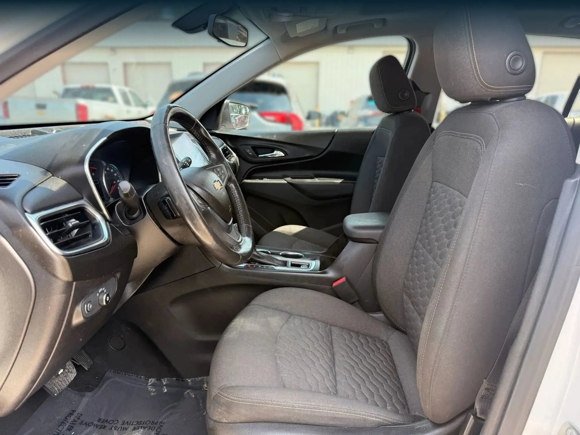 Used 2018 Chevrolet Equinox LT w/ Sun & Infotainment Package AWD/4WD image 2